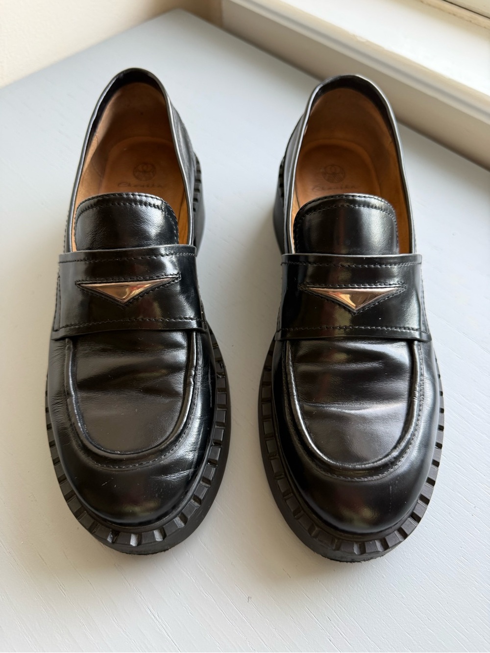 Women’s Black Classic Leather Penny Loafers sz 9 US, EU 39